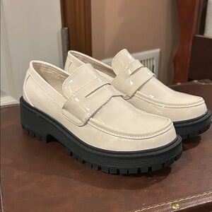Forever Brand Cream Patent Loafers Size 6